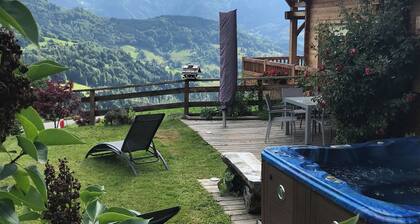 Geräumiges 4 * Chalet mit Bergblick, Whirlpool und Sauna, Terrasse