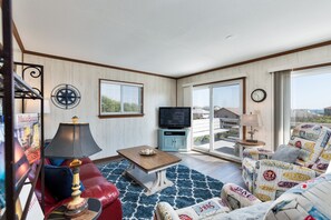 TV, DVD player, books, video library - 4752- Canopy Retreat, Walk to Beach | Quiet Kitty Hawk Retreat (Kitty Hawk)