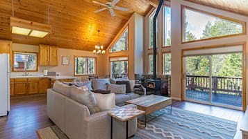 TV connectée, lecteur de DVD, livres