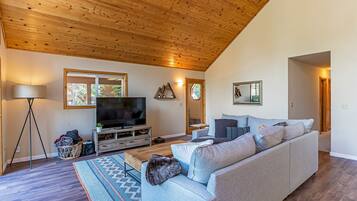 TV connectée, lecteur de DVD, livres