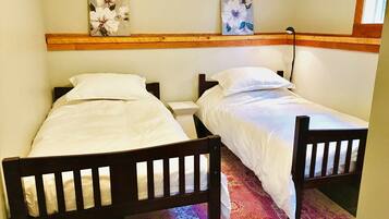 2 bedrooms, iron/ironing board, travel cot, free WiFi