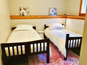 2 bedrooms, iron/ironing board, travel cot, free WiFi