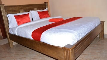 Escritorio, wifi gratis, ropa de cama