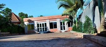 Mak Cottages