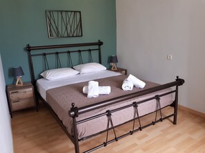 2 bedrooms, iron/ironing board, free WiFi, bed sheets