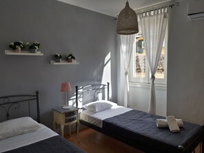 2 bedrooms, iron/ironing board, free WiFi, bed sheets - Isminis apartment, Corfu old town (Corfu)