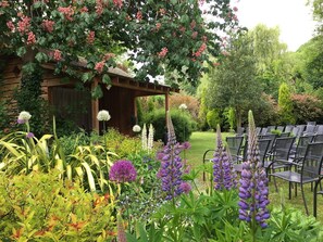 Property grounds - (107) Beautiful Stable Cottage in Landmark Grade II Listed Georgian House -  (Nailsworth)