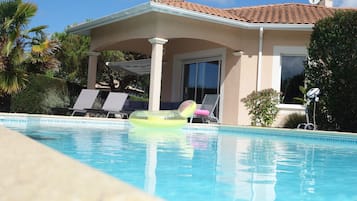 Piscina coperta, piscina all'aperto