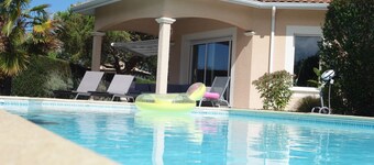 Large 4* villa with heated pool on the Bay of Arcachon