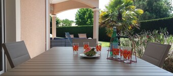 Large 4* villa with heated pool on the Bay of Arcachon