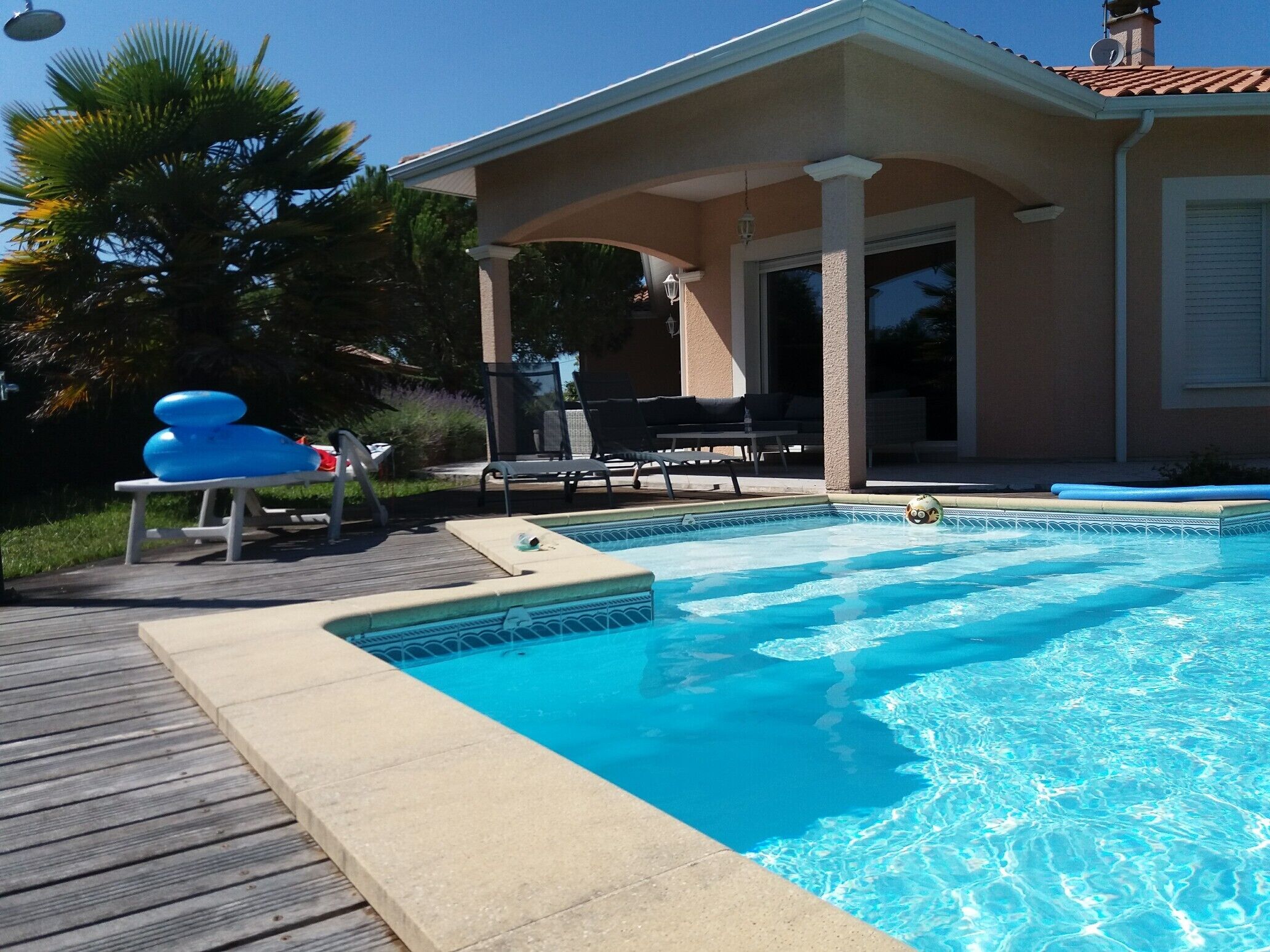 Piscine couverte, piscine extérieure