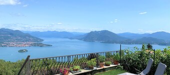 Breathtaking View over the Lake, Charming House surrounded by Nature