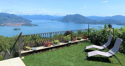 Breathtaking View over the Lake, Charming House surrounded by Nature