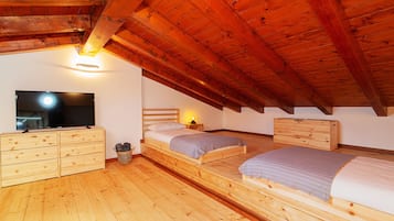 2 chambres, fer et planche à repasser, lit parapluie, Wi-Fi gratuit