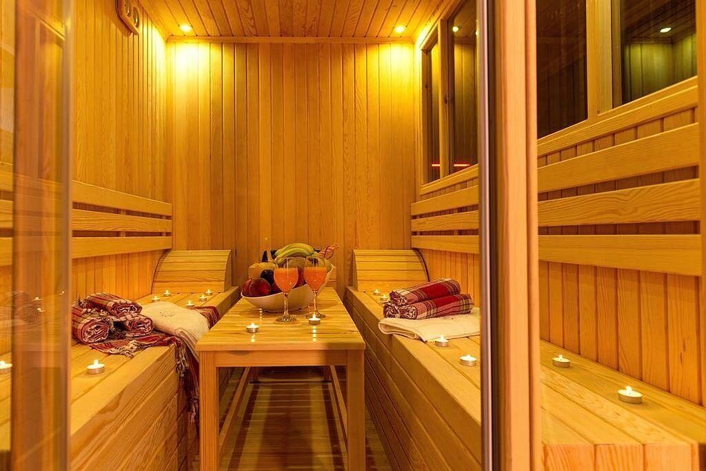 Sauna, hot tub, Turkish bath, body treatments, deep-tissue massages