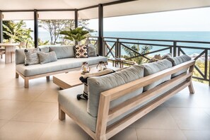 Smart TV, books, stereo