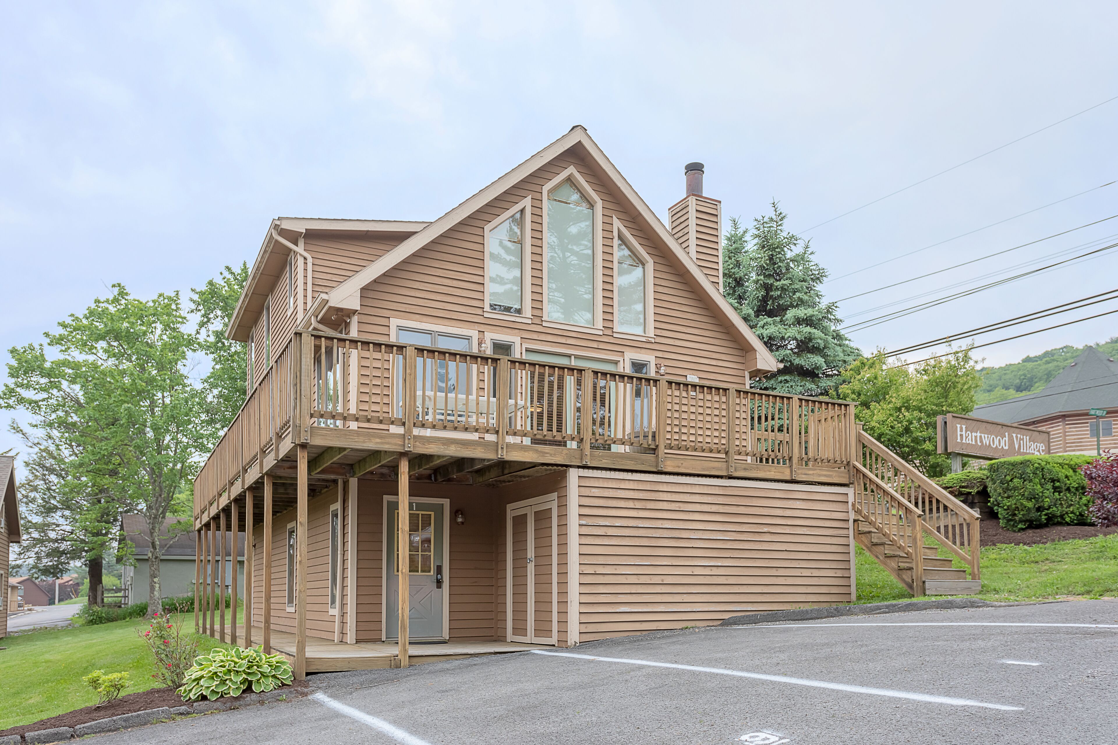 Wakes & Flakes: Lake Access Townhouse, Dock Slip, Fireplace!