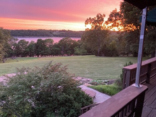 Lakefront home with easy access to Norfork Lake