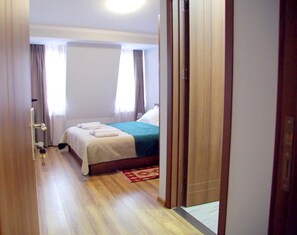 3 Schlafzimmer, Bügeleisen/Bügelbrett