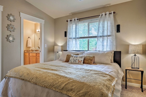 3 habitaciones, tabla de planchar con plancha, internet y ropa de cama 