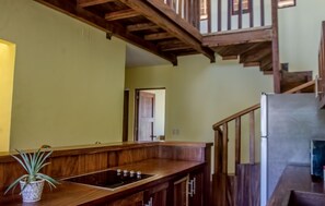 Superior Penthouse, Ocean View with Terrace | 私人廚房 | 大型冰箱、咖啡機/沖茶器、鍋具/餐盤/廚房用品