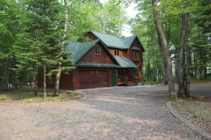 Exterior - Northwoods Get Away! Enjoy the privacy of this property & large game room! (Birchwood)