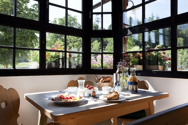 Free daily full breakfast