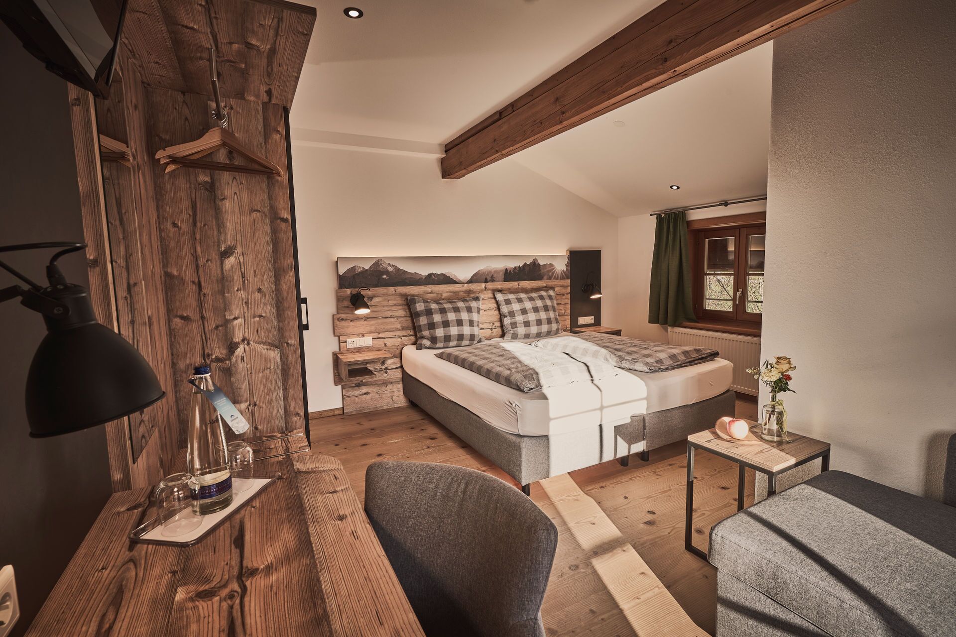 Standardzimmer | Allergikerbettwaren, Zimmersafe, Schreibtisch, Verdunkelungsvorhänge