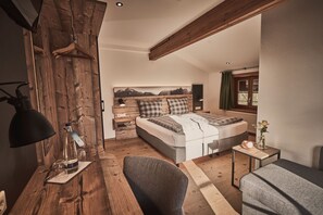 Habitación estándar | Ropa de cama hipoalergénica, caja fuerte, escritorio y cortinas opacas