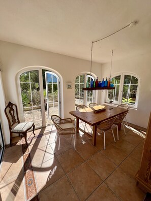 Dining - Quiet vacation home with terrace, large garden and far-reaching sea views (Formentera)