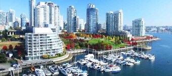 Luxury Beautiful Suite in the Heart of Downtown - Steps to BC Place Stadium!