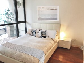 1 bedroom, desk, iron/ironing board, free WiFi - Luxury Beautiful Suite in the Heart of Downtown - Steps to BC Place Stadium! (Vancouver)