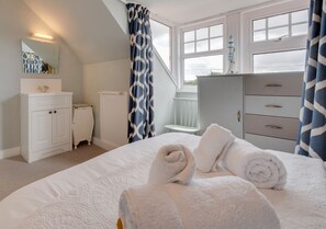 4 chambres, fer et planche à repasser, Wi-Fi, draps fournis