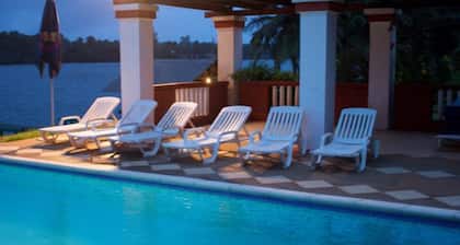 Hotel African Queen Lodge