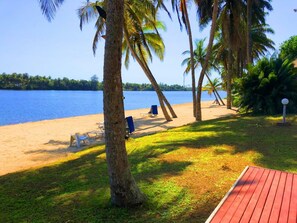 Lake - Hotel African Queen Lodge (Assouindé)