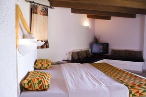 Classic Double Room, Lake View | Individually furnished, desk, laptop workspace, iron/ironing board - Hotel African Queen Lodge (Assouindé)
