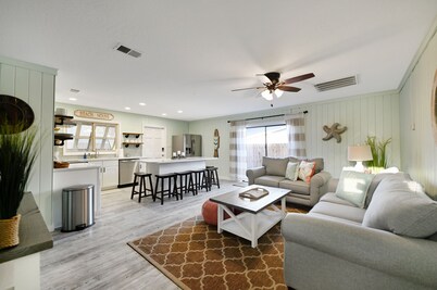 Cozy 3 Bed/2 Bath Beach House, Only Steps to the beach. Pet Friendly. EV Charger