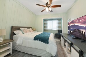 2 slaapkamers, een strijkplank/strijkijzer, gratis wifi, beddengoed