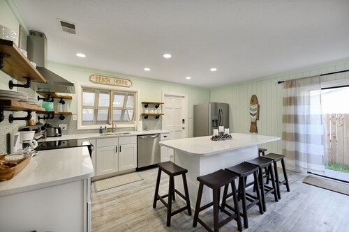 Luxury 2/2, vain askeleet rannalle