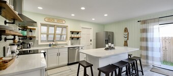 Cozy 3 Bed/2 Bath Beach House, Only Steps to the beach. Pet Friendly. EV Charger