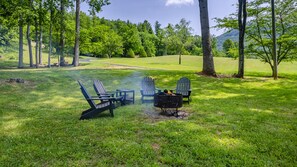 Property grounds - "The Guest House" private ,quiet, peaceful, relaxing (Franklin)