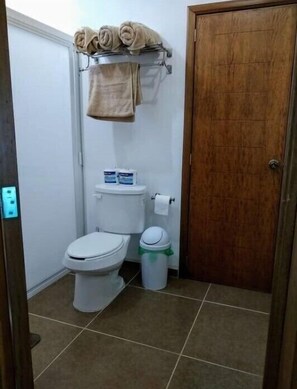 Room, Garden View | Bathroom