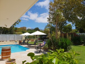 Indoor pool, outdoor pool - Junior Suite Merlot, 4 STAR, Full Kitchen, Fast WiFi, 55 "Smart TV, Solar Pool (Constantia)