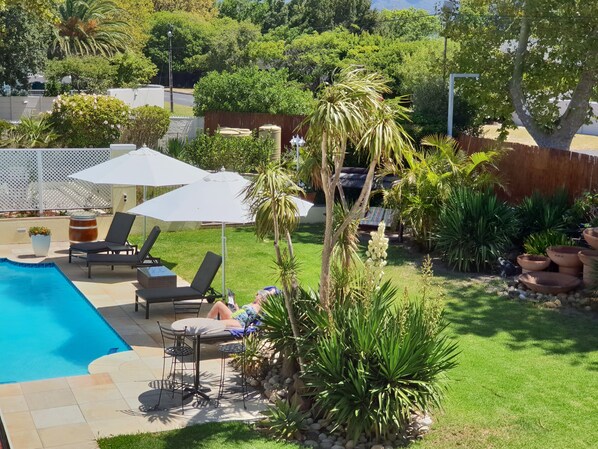 室内游泳池,室外游泳池