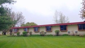 Exterior - King Bed - MCM Style- Backyard View (Spring Green)