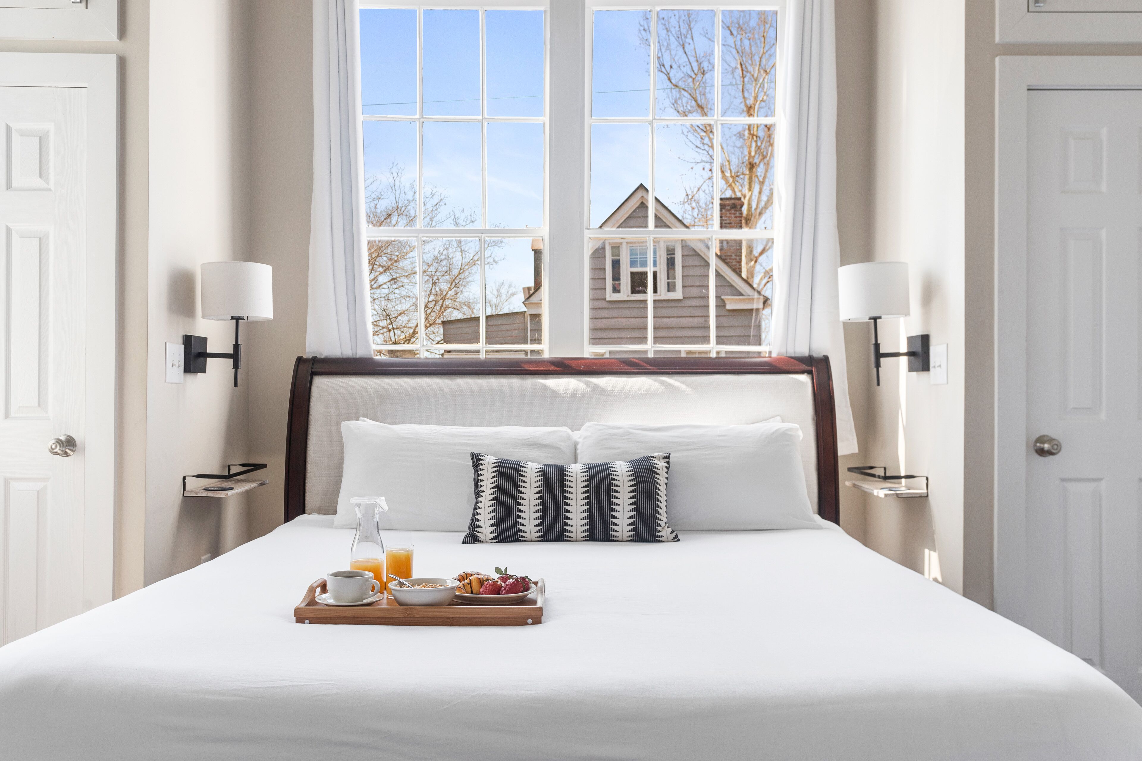 3 bedrooms, iron/ironing board, free internet