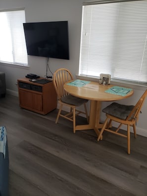 Dining - Cottage By The Sea At Cayucos where serenity is found, 3 minute walk to beach (Cayucos)