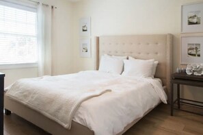 1 slaapkamer, een strijkplank/strijkijzer, reisbedje, gratis wifi
