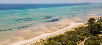 Highbury's Peaceful Retreat with gas heated plunge pool