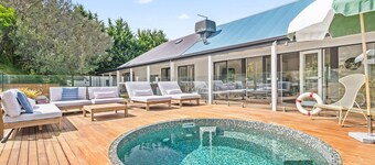 Highbury's Peaceful Retreat with gas heated plunge pool